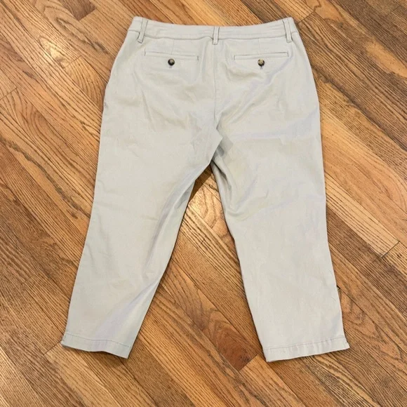 Tommy Bahama Light Beige Capris 10 - Picture 7 of 7